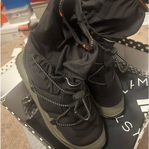 Stella McCartney snow boots… WORN ONCE… EXCELLENT CONDITION…